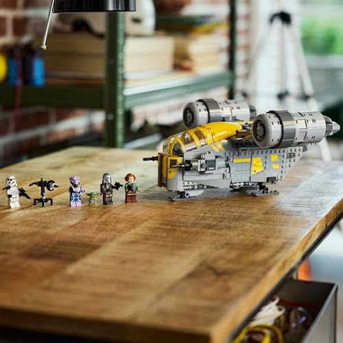 LEGO® Star Wars™ Le Mandalorien et Grogu – le Razor Crest 75447