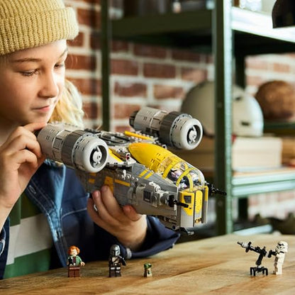LEGO® Star Wars™ Le Mandalorien et Grogu – le Razor Crest 75447
