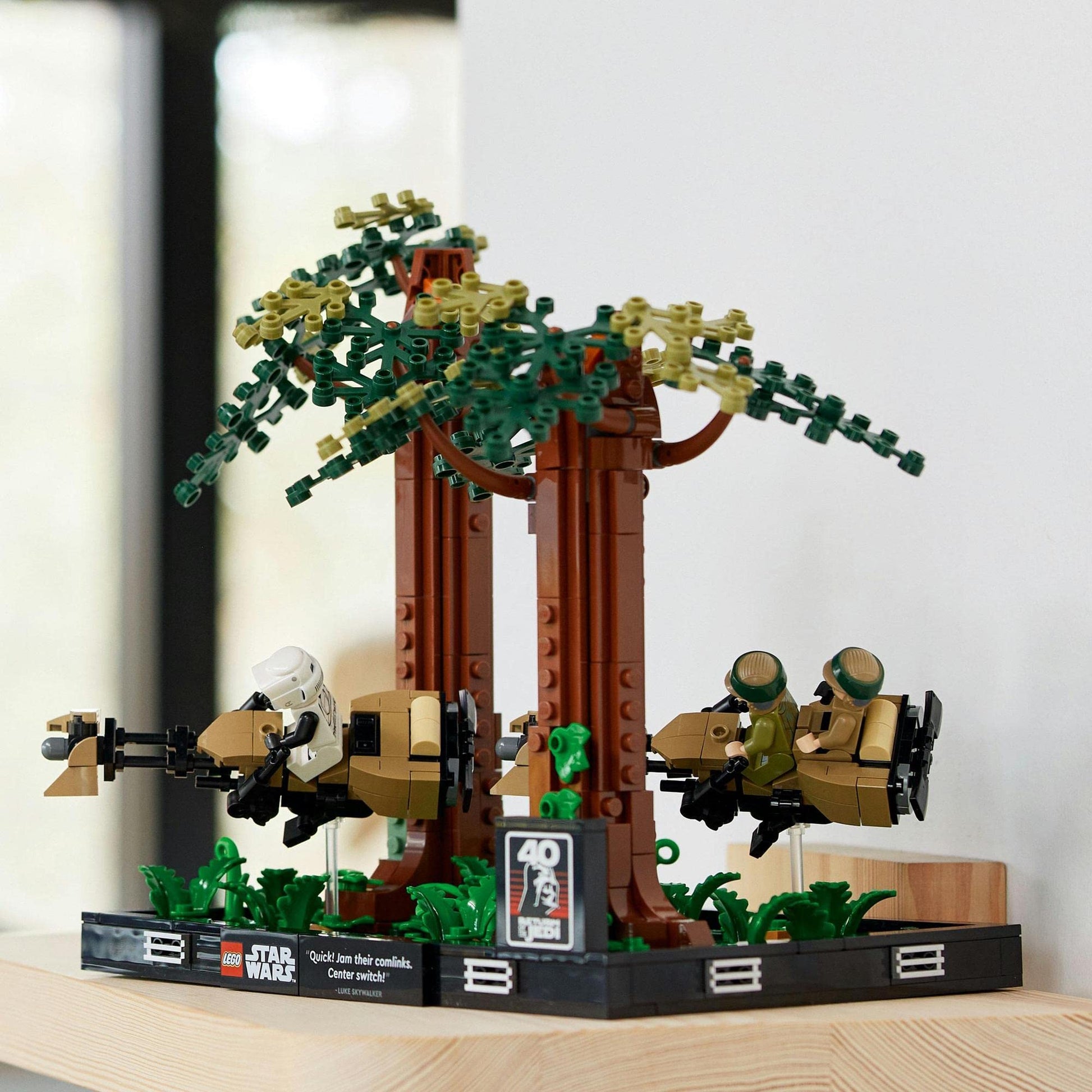 LEGO® Star Wars™ diorama de la poursuite en speeder sur Endor 75353