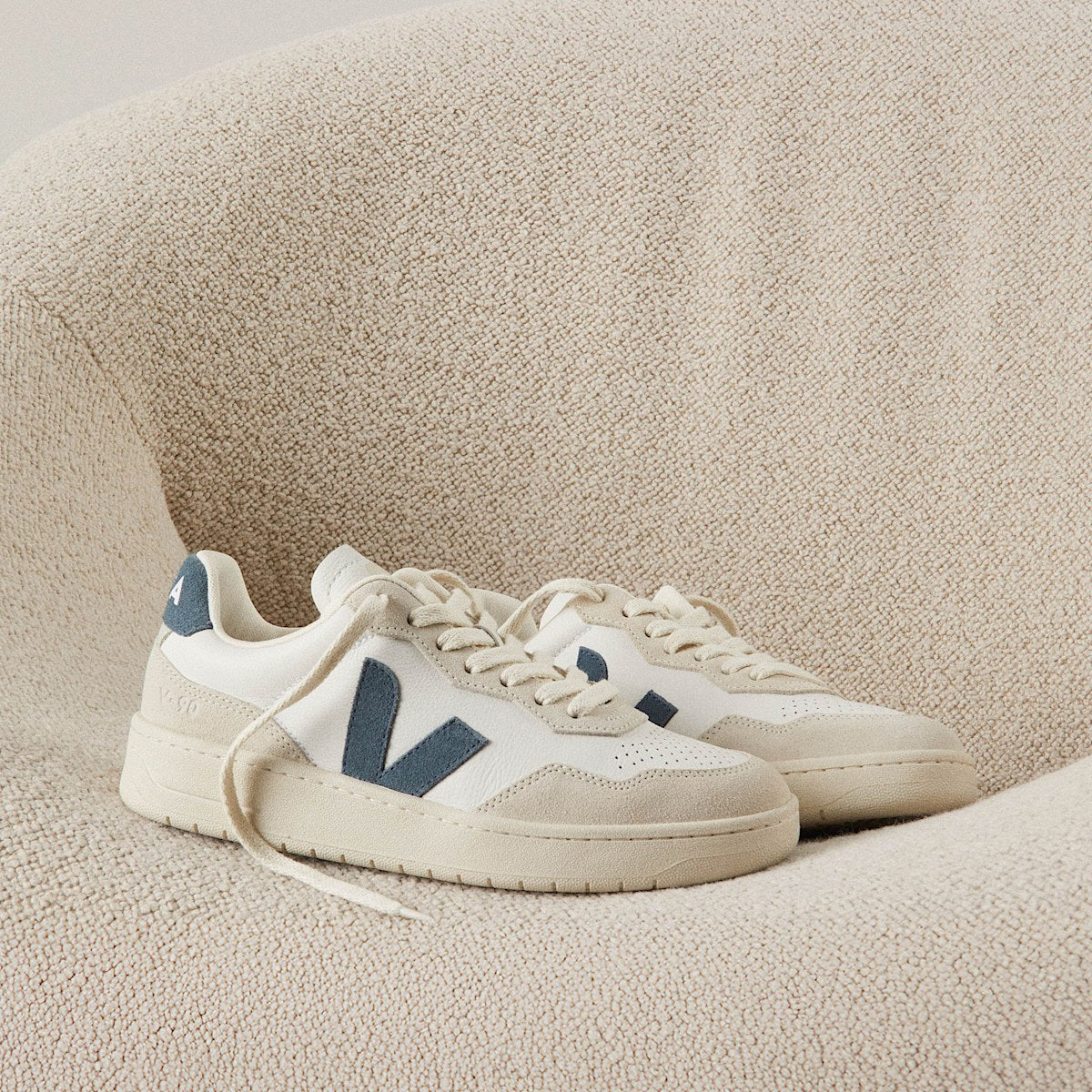 V-90 LEATHER WHITE CALIFORNIA