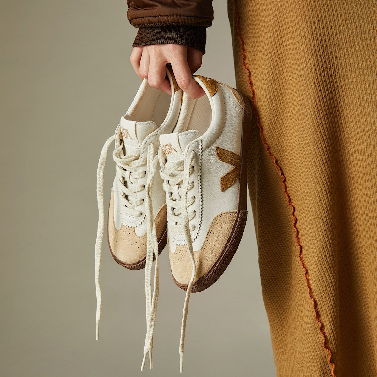 VOLLEY LEATHER WHITE TENT BARK